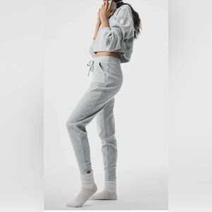 Alo Yoga Womens Muse Sweatpant Gray Ribbed Tapered Jogger Pants Small Athleisure